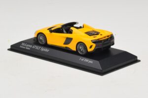 McLaren 675LT Spider Volcano Yellow Minichamps 1:43 537154430 Метал — снимка 3 от 5