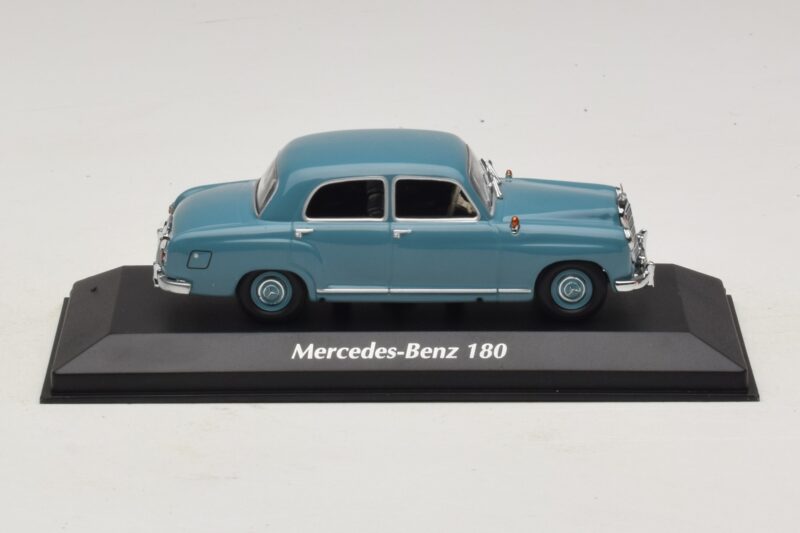 Mercedes 180 W120 Син Maxichamps 1:43 940033102 Метал