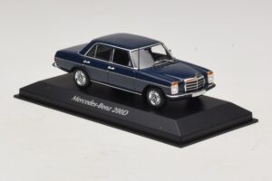 Mercedes 200D W115 Син Maxichamps 1:43 940034000 Метал — снимка 3 от 5