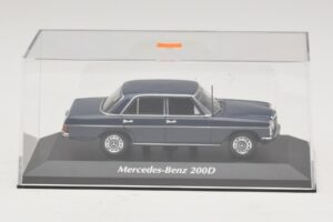 Mercedes 200D W115 Син Maxichamps 1:43 940034000 Метал — снимка 4 от 5