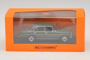 Mercedes 200D W115 Тъмнозелен Maxichamps 1:43 940034001 Метал — снимка 5 от 5