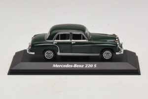 Mercedes 220 S W180 Тъмнозелен Maxichamps 1:43 940033001 Метал