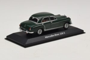 Mercedes 220 S W180 Тъмнозелен Maxichamps 1:43 940033001 Метал — снимка 2 от 5