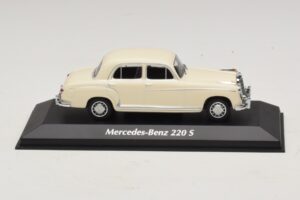 Mercedes 220 S W180 Бял Maxichamps 1:43 940033000 Метал