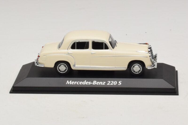 Mercedes 220 S W180 Бял Maxichamps 1:43 940033000 Метал