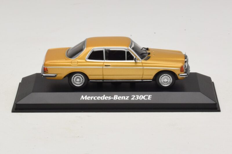 Mercedes 230 CE C123 Златист Металик Maxichamps 1:43 940032220 Метал