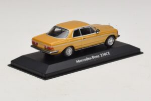 Mercedes 230 CE C123 Златист Металик Maxichamps 1:43 940032220 Метал — снимка 2 от 5