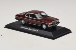 Mercedes 230 CE C123 Червен Maxichamps 1:43 940032221 Метал — снимка 3 от 5