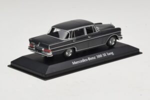Mercedes 300 SE W112 Lang Тъмносив Maxichamps 1:43 940035201 Метал — снимка 2 от 5