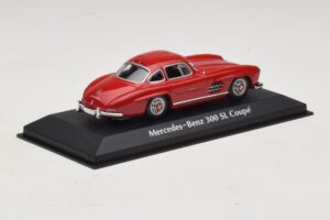 Mercedes 300 SL W198 Червен Maxichamps 1:43 940039001 Метал — снимка 2 от 5