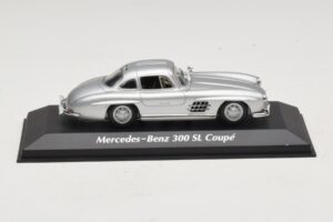 Mercedes 300 SL W198 Сребрист Maxichamps 1:43 940039000 Diecast