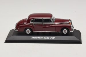 Mercedes 300 W186 Тъмночервен Maxichamps 1:43 940039060 Метал