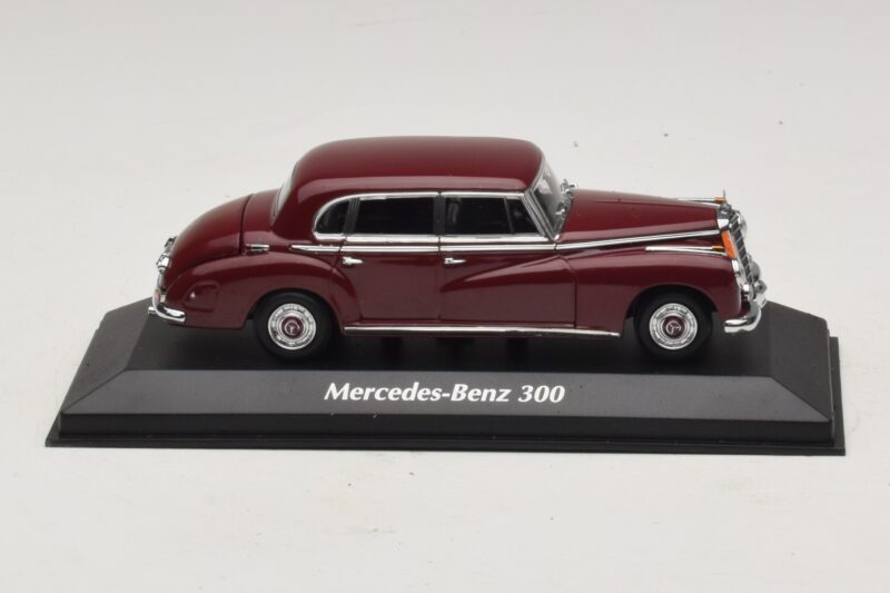 Mercedes 300 W186 Тъмночервен Maxichamps 1:43 940039060 Метал