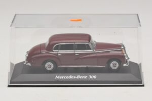 Mercedes 300 W186 Тъмночервен Maxichamps 1:43 940039060 Метал — снимка 4 от 5