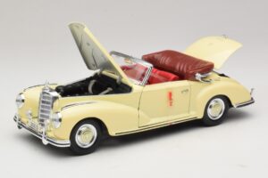 Mercedes 300S Кремав Maisto 1:18 31806 Метал — снимка 2 от 8