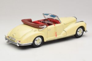Mercedes 300S Кремав Maisto 1:18 31806 Метал — снимка 3 от 8