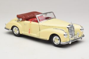 Mercedes 300S Кремав Maisto 1:18 31806 Метал — снимка 6 от 8