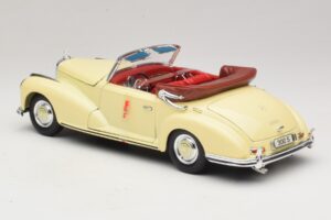 Mercedes 300S Кремав Maisto 1:18 31806 Метал — снимка 7 от 8