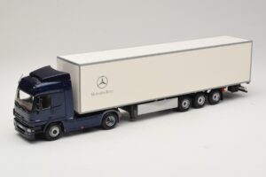Mercedes Actros 1044 Син Minichamps 1:43 B66000604 Метал