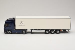 Mercedes Actros 1044 Син Minichamps 1:43 B66000604 Метал — снимка 3 от 7
