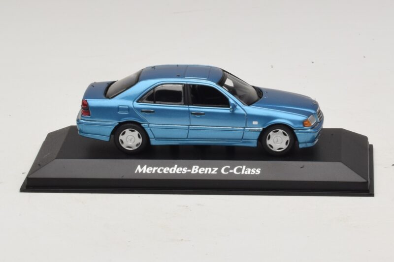 Mercedes C-Class W202 Син Металик Maxichamps 1:43 940037060 Метал