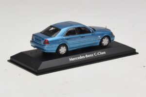 Mercedes C-Class W202 Син Металик Maxichamps 1:43 940037060 Метал — снимка 2 от 5