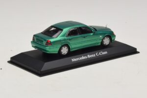 Mercedes C-Class W202 Зелен Металик Maxichamps 1:43 940037061 Метал — снимка 2 от 5