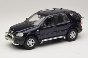 Mercedes ML320 W163 Син Maisto 1:18 31847 Метал
