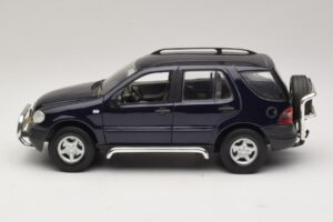 Mercedes ML320 W163 Син Maisto 1:18 31847 Метал — снимка 4 от 8
