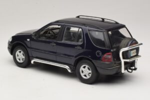 Mercedes ML320 W163 Син Maisto 1:18 31847 Метал — снимка 7 от 8