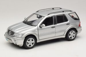 Mercedes ML55 AMG W163 Сребърен Maisto 1:18 31876-P1 Метал