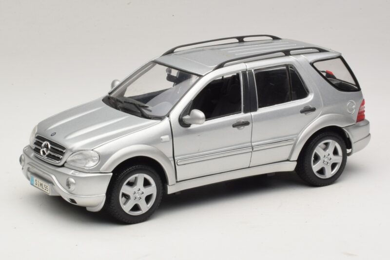 Mercedes ML55 AMG W163 Сребърен Maisto 1:18 31876-P1 Метал