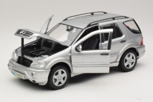 Mercedes ML55 AMG W163 Сребърен Maisto 1:18 31876-P1 Метал — снимка 2 от 8