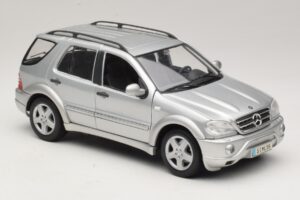 Mercedes ML55 AMG W163 Сребърен Maisto 1:18 31876-P1 Метал — снимка 6 от 8