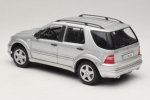 Mercedes ML55 AMG W163 Сребърен Maisto 1:18 31876-P1 Метал — снимка 7 от 8
