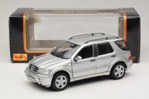 Mercedes ML55 AMG W163 Сребърен Maisto 1:18 31876-P1 Метал — снимка 8 от 8