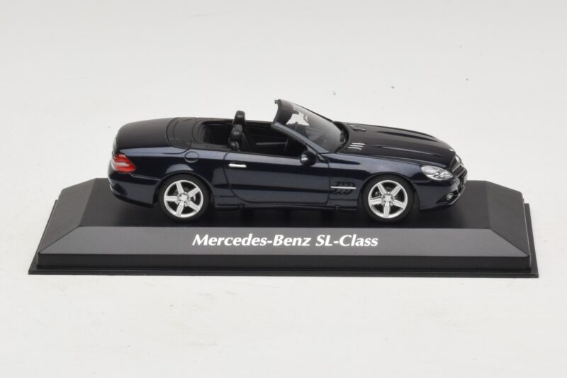 Mercedes SL R230 Син Металик Maxichamps 1:43 940037531 Метал