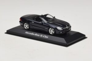 Mercedes SL R230 Син Металик Maxichamps 1:43 940037531 Метал — снимка 3 от 5