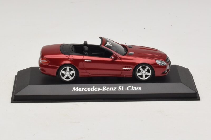 Mercedes SL R230 Червен Металик Maxichamps 1:43 940037530 Метал