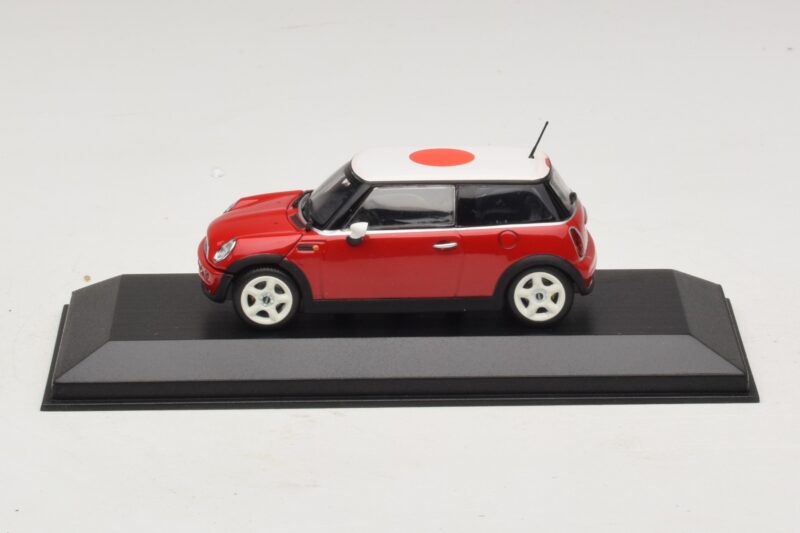 Mini Cooper One R50 Червен С Японско Знаме Minichamps 1:43 MINI034 Метал