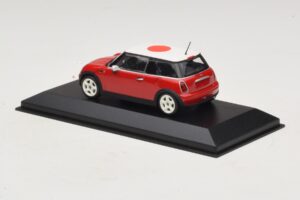 Mini Cooper One R50 Червен С Японско Знаме Minichamps 1:43 MINI034 Метал — снимка 3 от 5