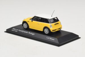 Mini Cooper One R50 с Аеро Пакет Жълт Minichamps 1:43 431138274 Метал — снимка 3 от 4