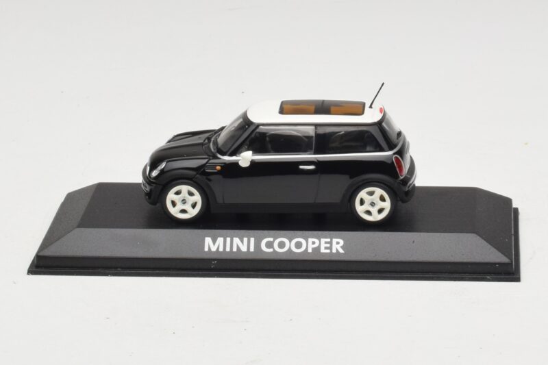 Mini Cooper S R53 Черен С Панорамен Покрив Minichamps 1:43 MINI022 Метал