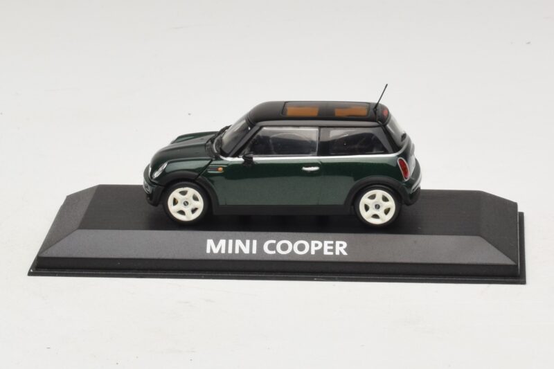 Mini Cooper S R53 Тъмнозелен С Черен Покрив Minichamps 1:43 MINI023 Метал