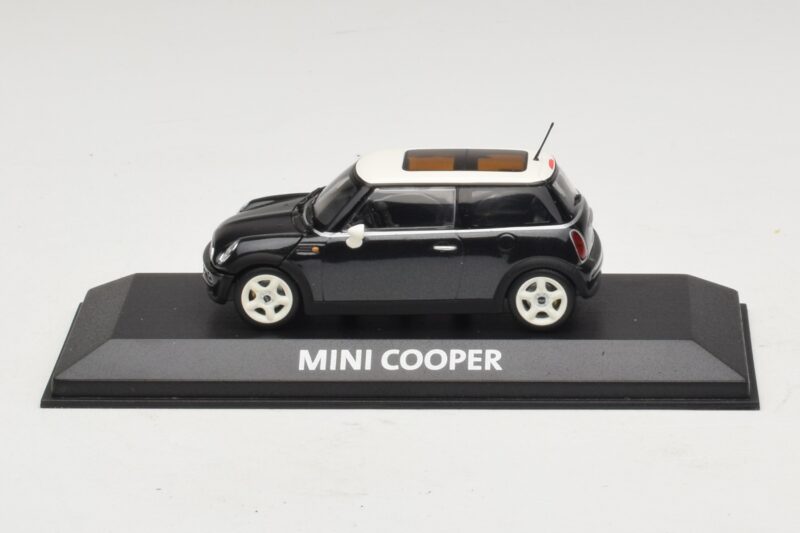 Mini Cooper S R53 Тъмнозелен С Панорамен Покрив Minichamps 1:43 MINI015 Метал
