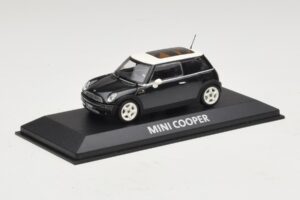 Mini Cooper S R53 Тъмнозелен С Панорамен Покрив Minichamps 1:43 MINI015 Метал — снимка 2 от 4