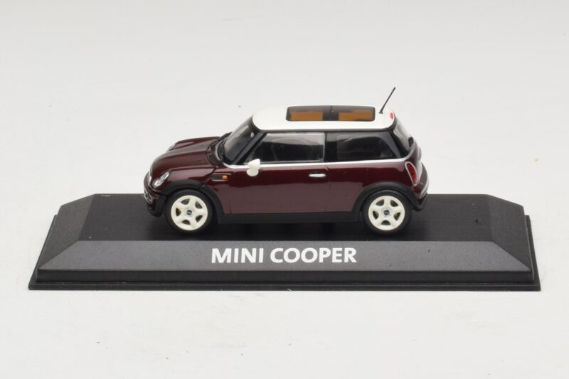 Mini Cooper S R53 Тъмночервен С Панорамен Покрив Minichamps 1:43 MINI019 Метал