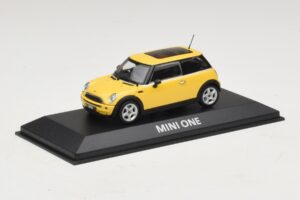 Mini Cooper S R53 Liquid Yellow С Панорамен Покрив Minichamps 1:43 MINI013 Метал — снимка 2 от 4