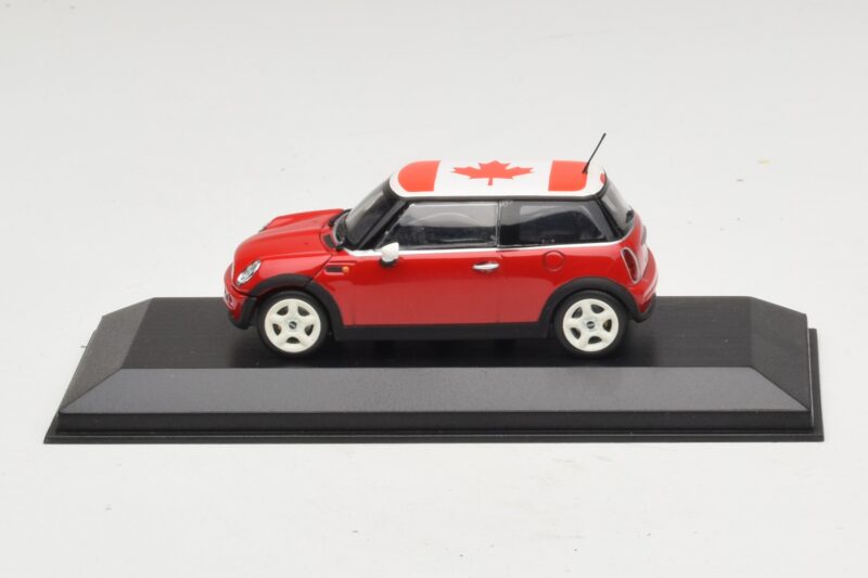 Mini Cooper S R53 Червен С Канадско Знаме Minichamps 1:43 MINI017 Метал
