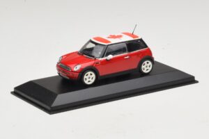 Mini Cooper S R53 Червен С Канадско Знаме Minichamps 1:43 MINI017 Метал — снимка 2 от 5